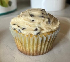 chocolatechipcookiedoughcupcakes